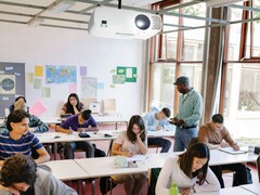 Проектор Sharp XP-E501U (на фото) предназначен для использования в классной комнате. (Источник изображения: Sharp)