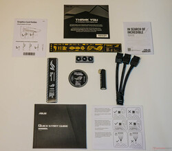 Asus ROG Astral GeForce RTX 5080 OC: аксессуары