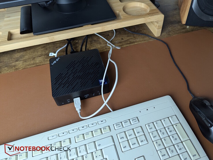 Только 1 USB-A на задней панели: Мышь или клавиатура - один должен быть спереди