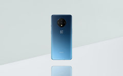 Официальный рендер OnePlus 7T, показывающий дизайн тройной камеры. (Источник: OnePlus)