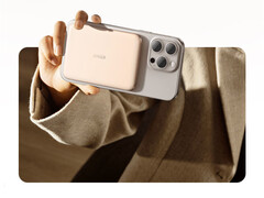 Anker Air 2 продается в Китае по цене 299 китайских юаней, что составляет около $32. На фото: пауэрбанк. (Источник изображения: Anker - отредактировано)