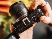 Считается, что Canon EOS R6 V выглядит так же, как EOS R50 V на фотографии.