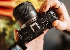Считается, что Canon EOS R6 V выглядит так же, как EOS R50 V на фотографии.