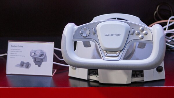 GameSir Turbo Drive - это гоночный руль с дизайном в виде коромысла. (Источник изображения: Retrohanhelds)