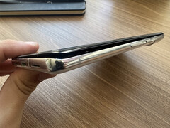 Многие пользователи Pixel 7 и Pixel 7 Pro сообщили о проблеме вздутия батареи. На снимке: фотография одного из пострадавших пользователей. (Источник изображения: Форум поддержки Google)