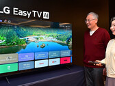 Телевизор LG Easy TV предлагает пульт дистанционного управления и кнопку помощи. (Источник изображения: LG Electronics)