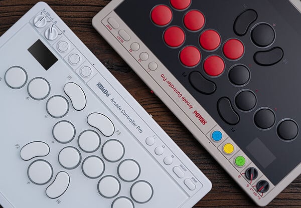 Контроллер 8BitDo Arcade Controller Pro выпускается в двух цветовых вариантах.