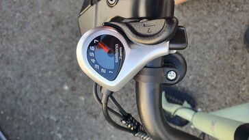 Shimano 7 Speed shifter - тест электронного велосипеда Touroll B2