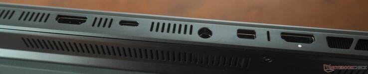 Задняя часть: HDMI 2.1, USB-C 4 (DP 2.1, 140 Вт PD), питание, Mini-DisplayPort 2.1 (dGPU), HDMI 2.1 (dGPU)