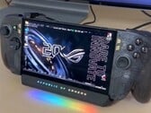 Asus ROG Ally X20 имеет полупрозрачный корпус.