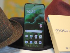 Moto G36 будет иметь гораздо более емкий аккумулятор, чем Moto G35 (на фото). (Источник изображения: Notebookcheck)