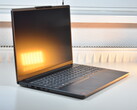 Lenovo IdeaPad Slim 3 15Q8X10 с процессором Qualcomm Snapdragon X (источник изображения: Benjamin Herzig/Notebookcheck)
