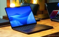 Apple В течение следующих двенадцати месяцев компания планирует выпустить два поколения MacBook Pro.