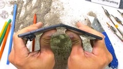 В ходе теста на прочность, проведённого JerryRigEverything, Samsung Galaxy Z Fold8 продемонстрировал многие типичные для складных устройств недостатки, однако выдержал испытание на сгибание.