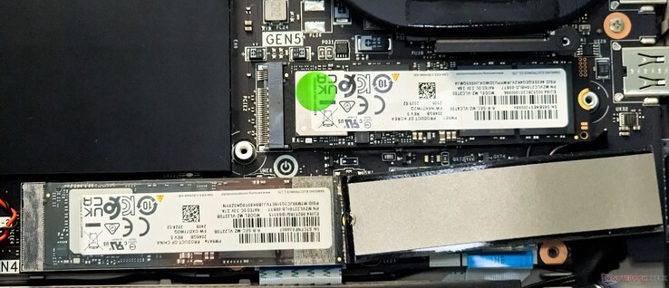 Titan 18 HX AI оснащен 1x слотами PCIe Gen5 и 3x слотами PCIe Gen4 NVMe