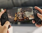 Флагманский смартфон на базе Android последнего поколения продемонстрировал более качественную эмуляцию тестируемых игр. На снимке: эмуляция игры «God of War 3» на смартфоне (обработанное изображение).
