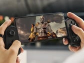 Флагманский смартфон на базе Android последнего поколения продемонстрировал более качественную эмуляцию тестируемых игр. На снимке: эмуляция игры «God of War 3» на смартфоне (обработанное изображение).