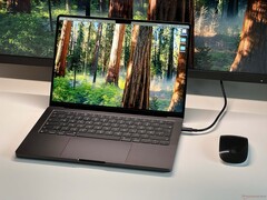 Спорный вырез на MacBook Pro скоро может остаться в прошлом (Источник изображения: Notebookcheck)