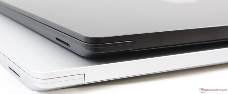 Черный 13.5-дюймовый Surface Laptop 3 (сверху) и белый 15-дюймовый Surface Laptop 3 (снизу) Черный 13.5-дюймовый Surface Laptop 3 (сверху) и белый 15-дюймовый Surface Laptop 3 (снизу)
