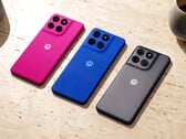 Модель Moto G77 Power поставляется с задней панелью розового, синего или серого цвета.