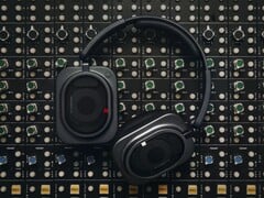Nothing Headphone (1) Pro сочетают три излучателя в каждом наушнике, адаптивное шумоподавление ANC и до 68 часов автономной работы.