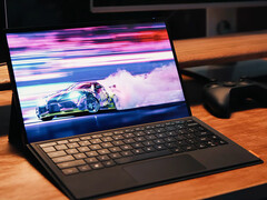 Super V работает на базе процессора Core Ultra X7 358H. На фото: передняя панель игрового планшета. (Источник изображения: OneXPlayer)