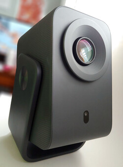 TCL C1 - это простой в использовании проектор с автоматической настройкой изображения. (Источник изображения: Notebookcheck)