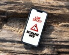 на экране iPhone постоянно отображается предупреждение о низком уровне пополнения данных. (Источник изображения: Arpit Brandings via Pexels, изменено)