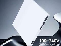 Nomad N1 - это плоский твердотельный пауэрбанк с розеткой (Источник изображения: Nomad)