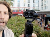 Крупный план Osmo Pocket 4P показывает два объектива камеры.