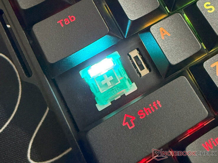 Беспроводной переключатель Fun60 Ultra под клавишей Caps Lock
