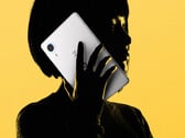 Сообщается, что Legion Y700 Infinite будет доступен с объёмом оперативной памяти до 16 ГБ и объёмом хранилища до 1 ТБ. На снимке: рекламное изображение, демонстрирующее заднюю панель планшета)