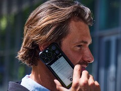 SmartInk I: чехол для iPhone с дисплеем e-ink (Источник изображения: Reetle)