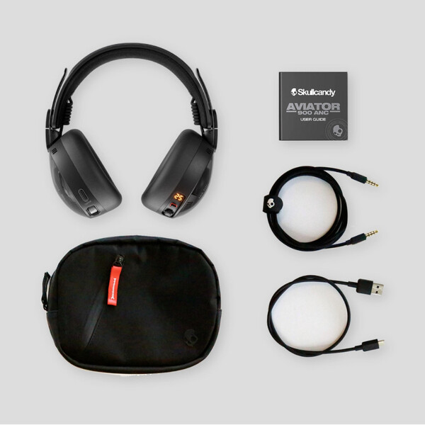 Skullcandy Aviator 900 ANC поставляется с кабелем для зарядки и кабелем AUX. (Источник изображения: Skullcandy)