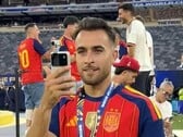 Один из чемпионов мира использует телефон Honors Robot Phone после своей победы на Чемпионате мира 2026 года.