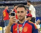 Один из чемпионов мира использует телефон Honors Robot Phone после своей победы на Чемпионате мира 2026 года.