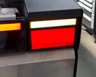 Мигалки Cybertruck пришлось приспособить к европейскому стандарту (Источник изображения: EV Repair Garage/YT)