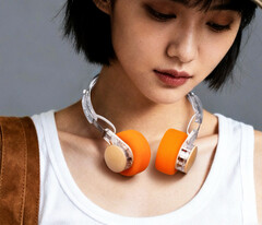 Сочетание дерева и разноцветного пенопласта придает FiiO EH11 очаровательный ретро-образ. (Источник изображения: FiiO)