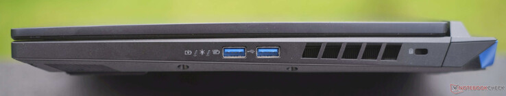 Правая сторона: индикаторы, 2x USB-A 3.2, слот замка Kensington