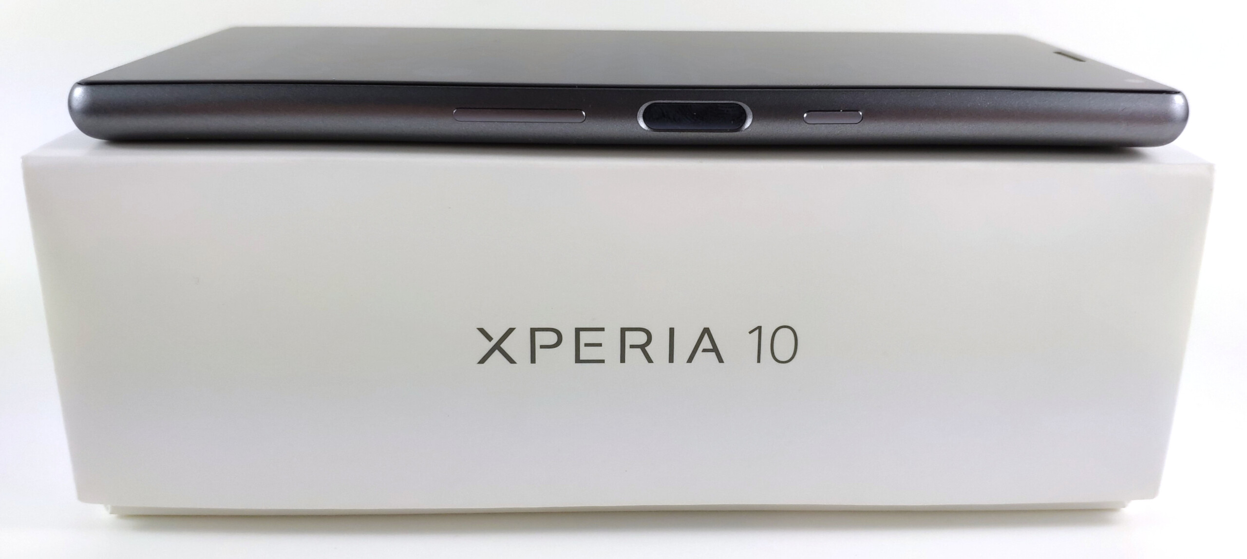 Sony xperia 10 v 8 128. Sony g10. Сони x559es. Смартфон Sony Xperia 10 v 8/128 ГБ, белый. Sony Xperia 10 2 отверстия на корпусе.