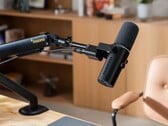 Микрофон Maono PD500W можно использовать в качестве проводного или беспроводного микрофона для прямых трансляций с ноутбука или телефона.