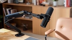 Микрофон Maono PD500W можно использовать в качестве проводного или беспроводного микрофона для прямых трансляций с ноутбука или телефона.