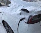 Владельцы Tesla теперь могут нагревать только порт зарядки после последнего обновления (Источник изображения: teslamotors на Reddit)