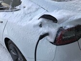 Владельцы Tesla теперь могут нагревать только порт зарядки после последнего обновления (Источник изображения: teslamotors на Reddit)