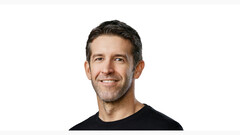 Фотография Джона Тернуса, старшего вице-президента Apple по разработке аппаратного обеспечения. (Источник изображения: Apple) 