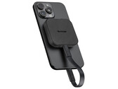 Совместимый с MagSafe NX-P4MG стоит около $188 в Японии. На снимке: портативный SSD, прикрепленный к iPhone. (Источник изображения: Nextorage)