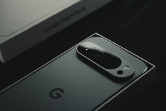 Будущие смартфоны Pixel могут обменять производительность на более длительное время автономной работы и улучшенные тепловые характеристики. (Источник изображения: Samuel Angor & Unsplash)