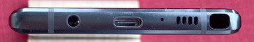 Сверху: 3.5-миллиметровый аудиопорт, USB Type C, микрофон, динамик, отсек стилуса