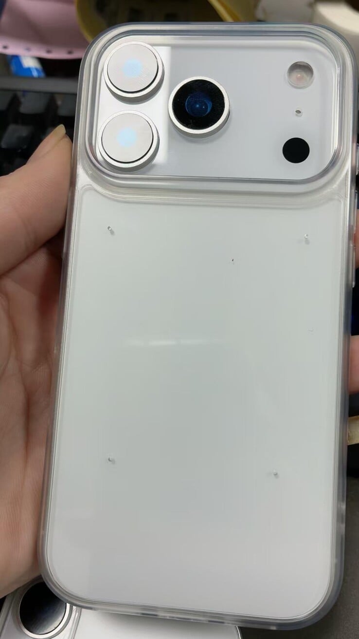 IPhone 17 Pro". (Источник: Majin Bu via X)