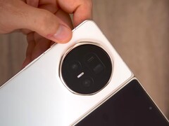 Некоторые YouTubers уже тестируют Honor Magic V5. Сравнение с Magic V3 и Oppo Find N5 также прилагается. (Источник изображения: Tech Tablets)